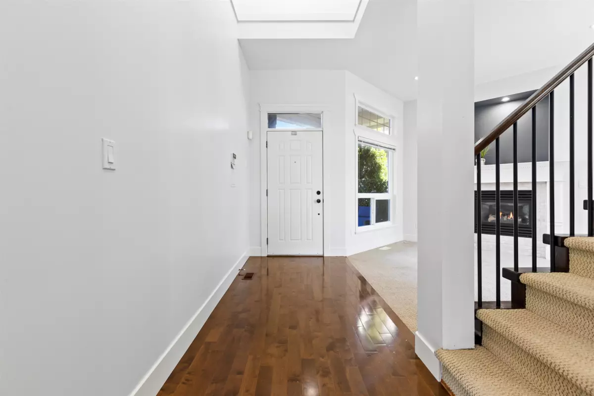 Living Room Photo of 15072 61b Avenue, Surrey, BC