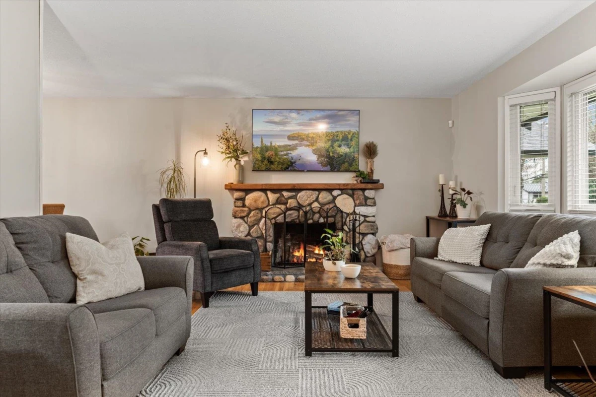 Dining Area Photo of 3712 Old Clayburn Road, Abbotsford, BC