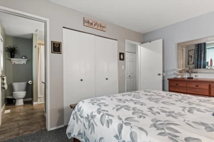 Powder Room Photo of 3712 Old Clayburn Road, Abbotsford, BC