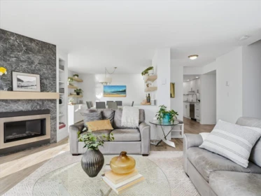 209 168 Chadwick Court, North Vancouver, BC, North Vancouver — Apartment/Condo for sale