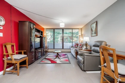 Walk-In Closet Photo of 303 2060 Bellwood Avenue, Burnaby, BC