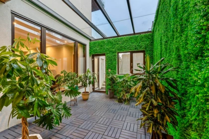 Garden / Landscaping Photo of 2052 Inglewood Avenue, West Vancouver, BC