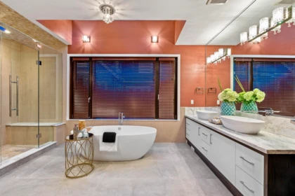 Hallway Photo of 2052 Inglewood Avenue, West Vancouver, BC