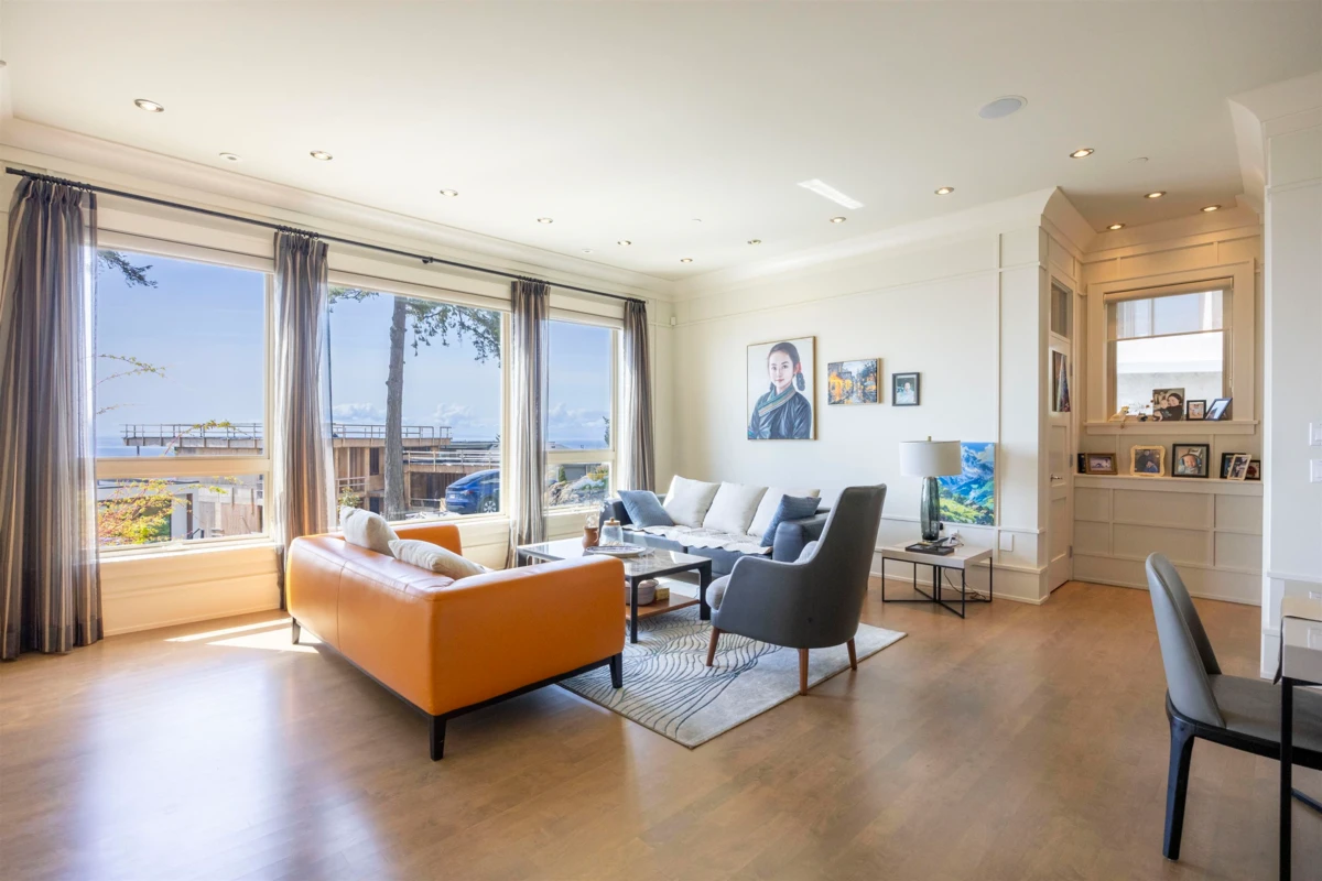 Family Room Photo of 14533 Magdalen Avenue, White Rock, BC