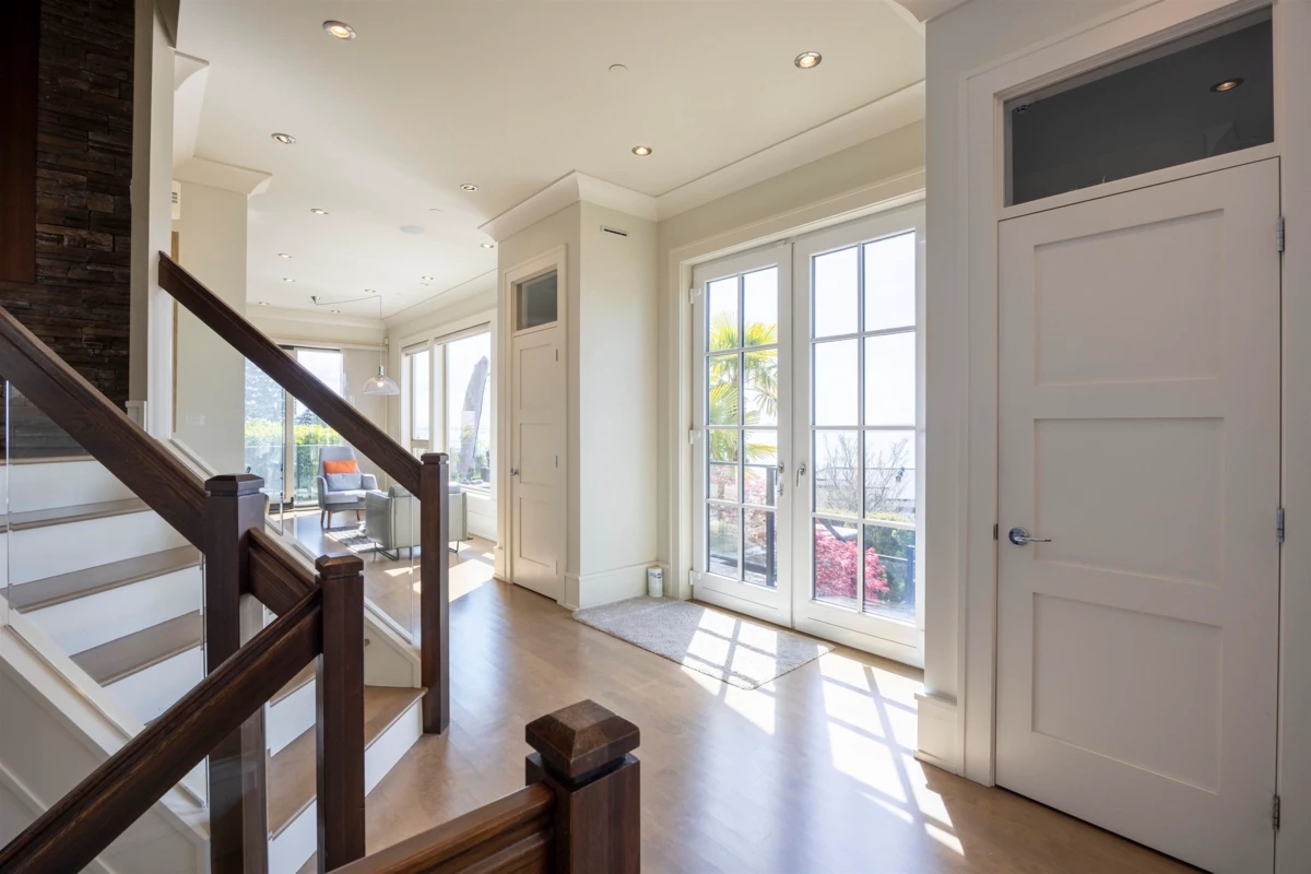 Living Room Photo of 14533 Magdalen Avenue, White Rock, BC