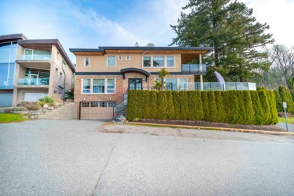 Kitchen Photo of 14533 Magdalen Avenue, White Rock, BC