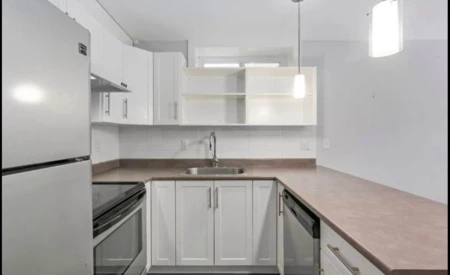 Hot Tub / Spa Photo of 66 E 57th Avenue, Vancouver, BC