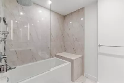 Walk-In Closet Photo of 410 135 E 13th Street, North Vancouver, BC