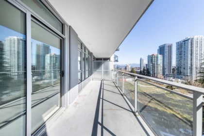 Hallway Photo of 810 13308 Central Avenue, Surrey, BC
