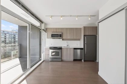 Kitchen Photo of 810 13308 Central Avenue, Surrey, BC
