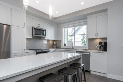 Guest Bathroom Photo of 32555 Ross Drive, Mission, BC