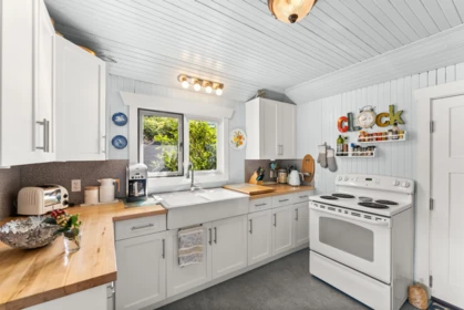 Office / Den Photo of 433 Senator Place, Bowen Island, BC