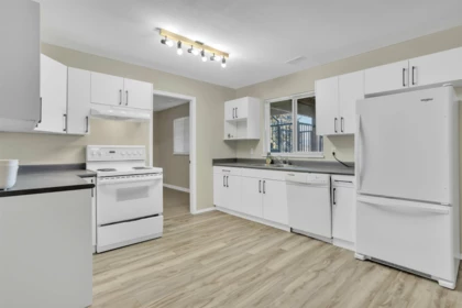 Hallway Photo of 12015 100a Avenue, Surrey, BC