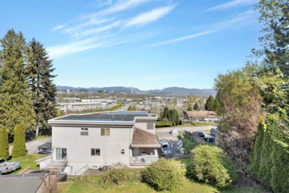 Powder Room Photo of 12015 100a Avenue, Surrey, BC