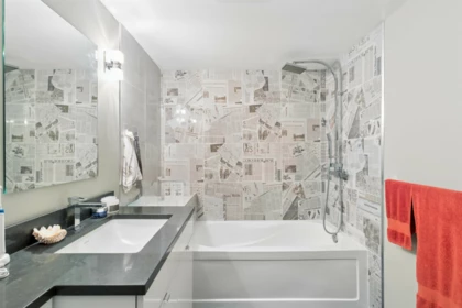 Primary Bathroom Photo of 2056 E 13th Avenue, Vancouver, BC