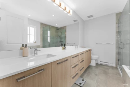 Powder Room Photo of 103 5311 Admiral Way, Delta, BC