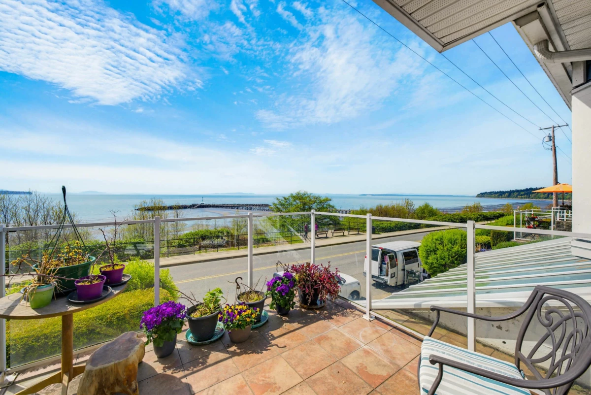 Family Room Photo of 105 15165 Marine Drive, White Rock, BC