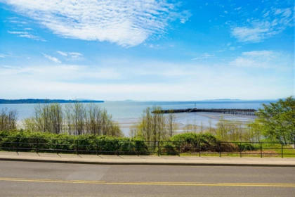 Front Yard Photo of 105 15165 Marine Drive, White Rock, BC