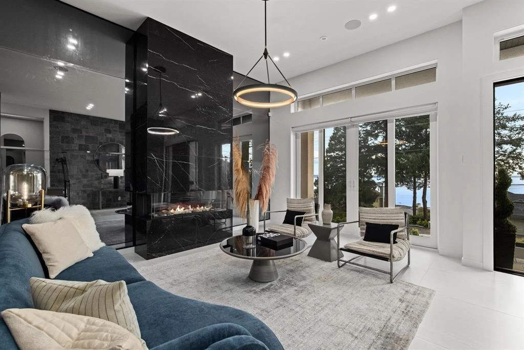 Dining Area Photo of 13169 Marine Drive, Surrey, BC