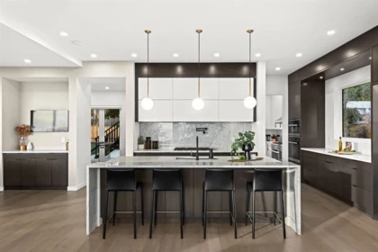 Breakfast Nook Photo of 13169 Marine Drive, Surrey, BC