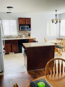 Kitchen Island Photo of 45470 Spruce Drive, Chilliwack, BC