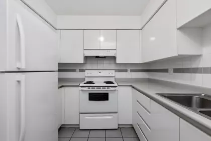 Kitchen Photo of 505 9603 Manchester Drive, Burnaby, BC