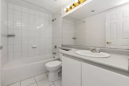 Primary Bathroom Photo of 505 9603 Manchester Drive, Burnaby, BC