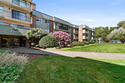 Swimming Pool Photo of 312 45598 Mcintosh Drive, Chilliwack, BC
