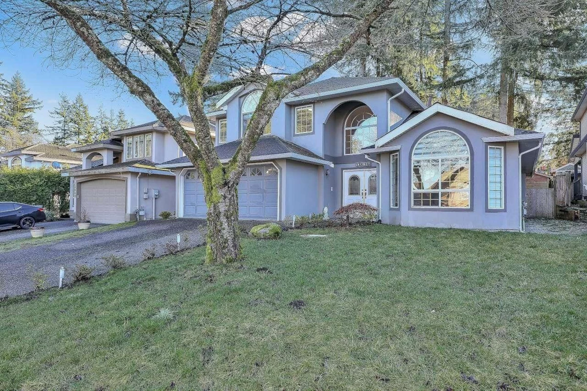 Living Room Photo of 13636 60a Avenue, Surrey, BC