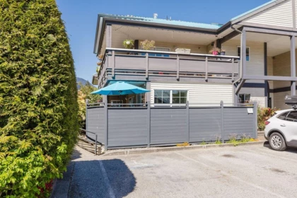 Front Yard Photo of 17 689 Park Road, Gibsons, BC