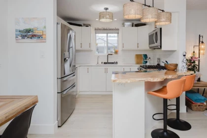 Kitchen Island Photo of 17 689 Park Road, Gibsons, BC