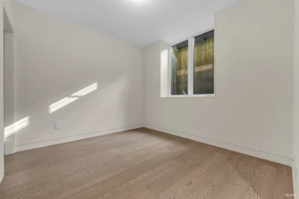 Garden / Landscaping Photo of 4465 Wallace Street, Vancouver, BC