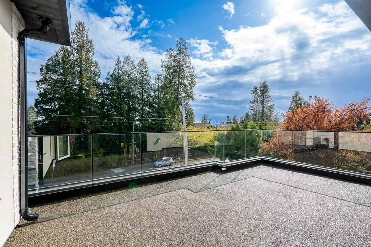 Dining Area Photo of 13511 Marine Drive, Surrey, BC