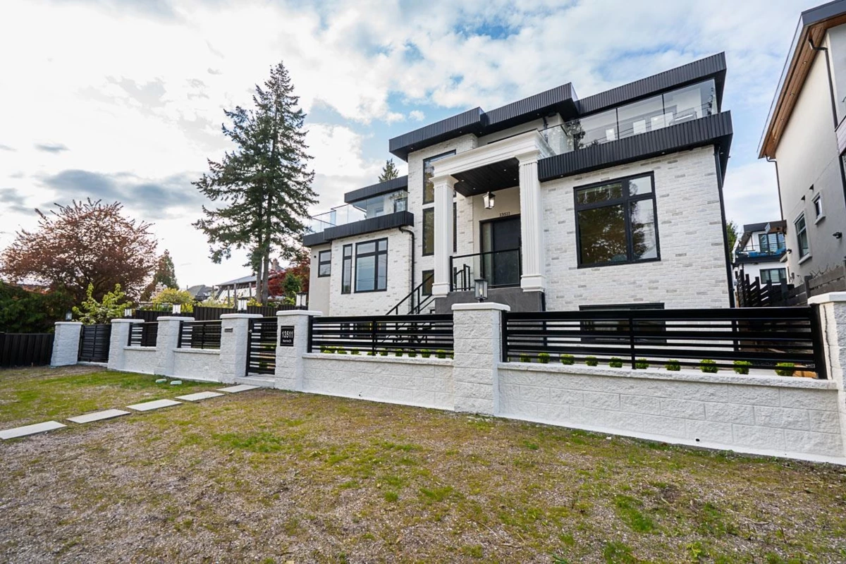Living Room Photo of 13511 Marine Drive, Surrey, BC