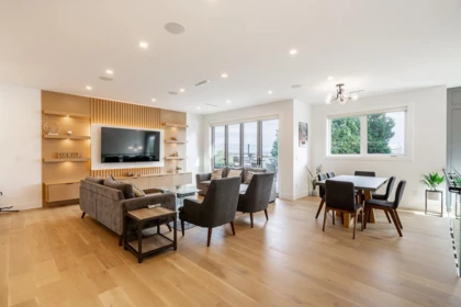 Breakfast Nook Photo of 13511 Marine Drive, Surrey, BC