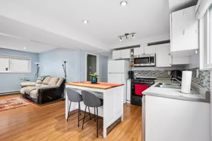 Hot Tub / Spa Photo of 2050 E 13th Avenue, Vancouver, BC
