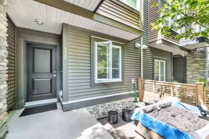 Kitchen Photo of 115 5888 144 Street, Surrey, BC