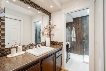 Hallway Photo of 15395 112a Avenue, Surrey, BC