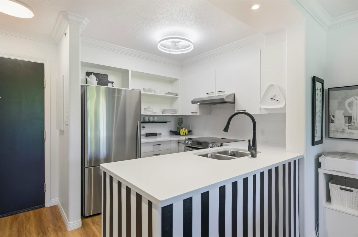Dining Area Photo of 403 1575 W 10th Avenue, Vancouver, BC