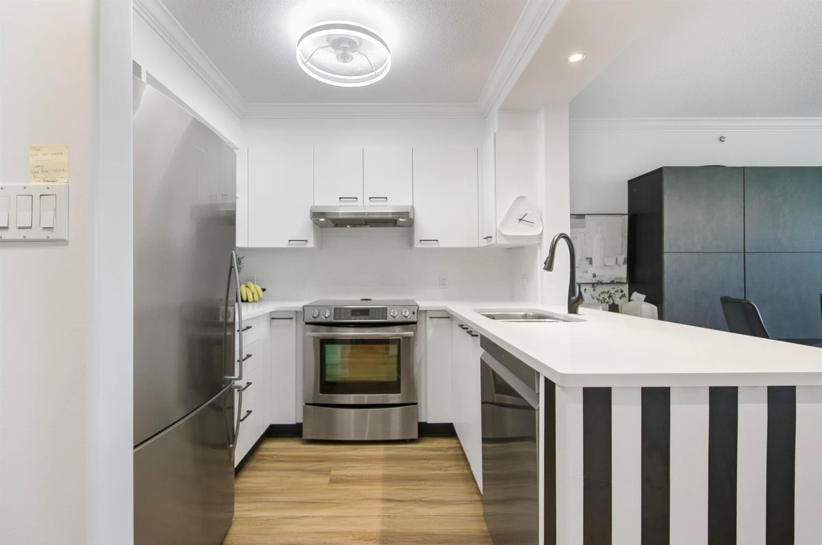 Living Room Photo of 403 1575 W 10th Avenue, Vancouver, BC