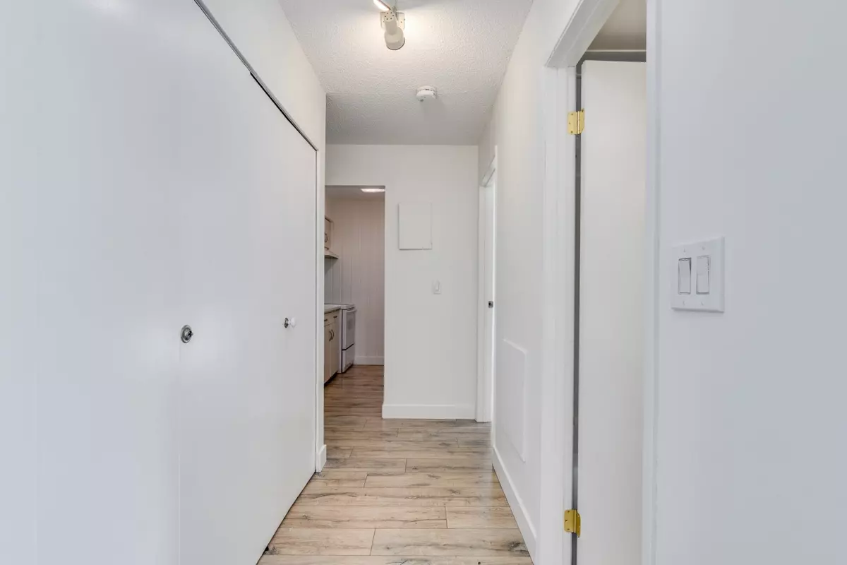 Dining Area Photo of 212 3275 Mountain Highway, North Vancouver, BC