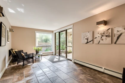 212 3275 Mountain Highway, North Vancouver, BC, North Vancouver — Apartment/Condo for sale
