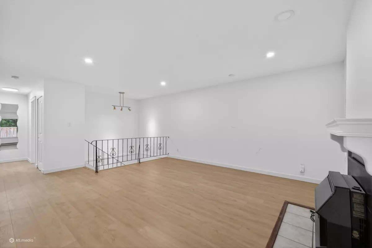 Living Room Photo of 15 2998 Mouat Drive, Abbotsford, BC