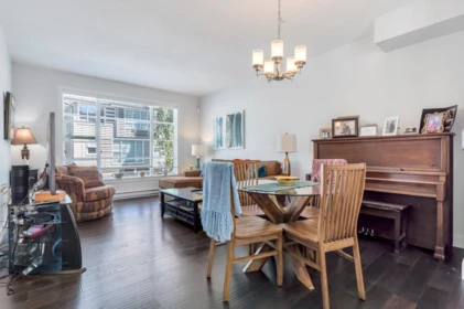 Kitchen Island Photo of 22 15405 31 Avenue, Surrey, BC
