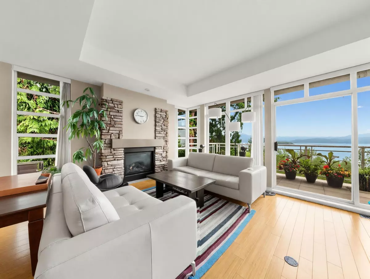 Dining Area Photo of 8725 Seascape Drive, West Vancouver, BC