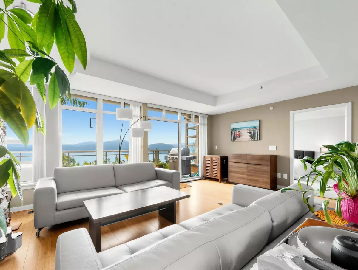Family Room Photo of 8725 Seascape Drive, West Vancouver, BC
