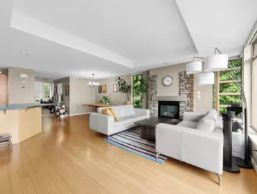 Kitchen Island Photo of 8725 Seascape Drive, West Vancouver, BC