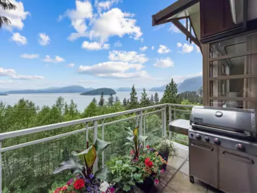 Swimming Pool Photo of 8725 Seascape Drive, West Vancouver, BC
