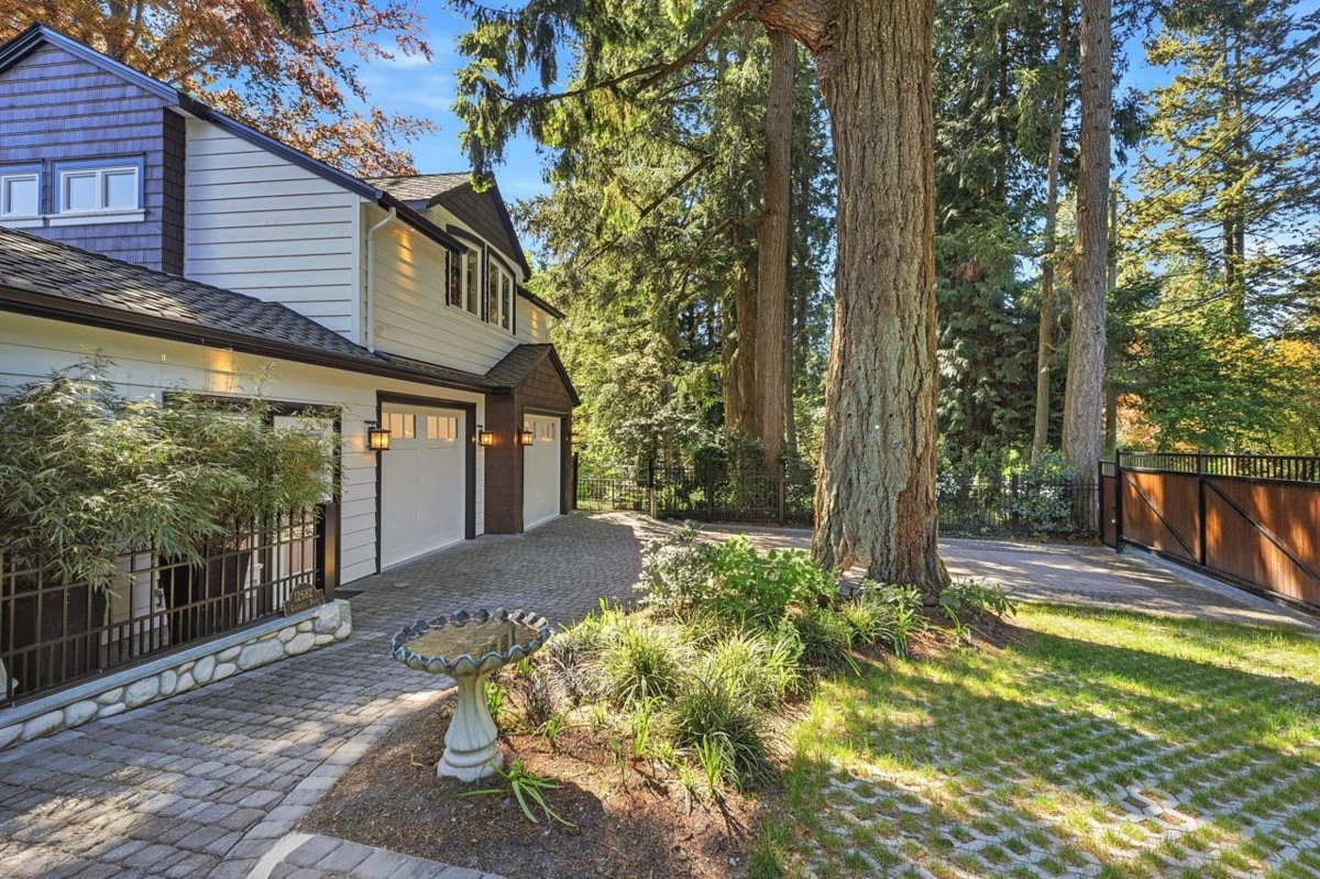 Living Room Photo of 12682 Crescent Road, Surrey, BC