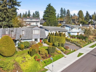 Swimming Pool Photo of 8355 Nelson Avenue, Burnaby, BC